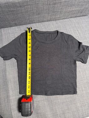 Lululemon Women Black Crewneck Tee - Classic Short Sleeve Top